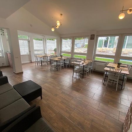 Green Hill Villa Кэлимэнешти Экстерьер фото