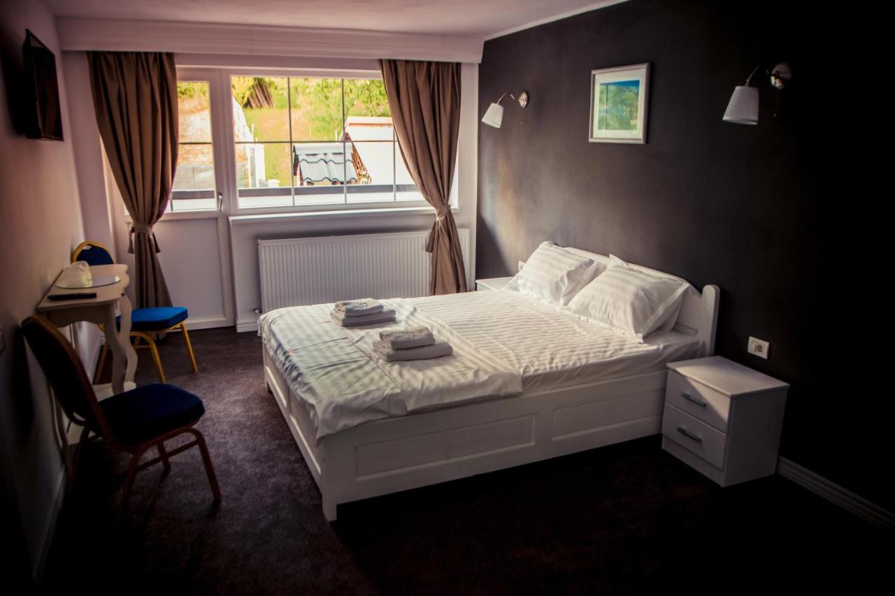 Green Hill Villa Кэлимэнешти Экстерьер фото