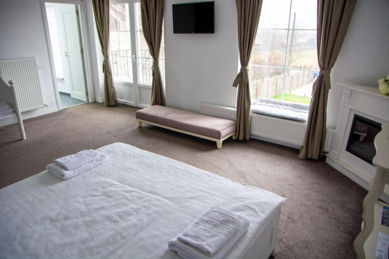 Green Hill Villa Кэлимэнешти Экстерьер фото