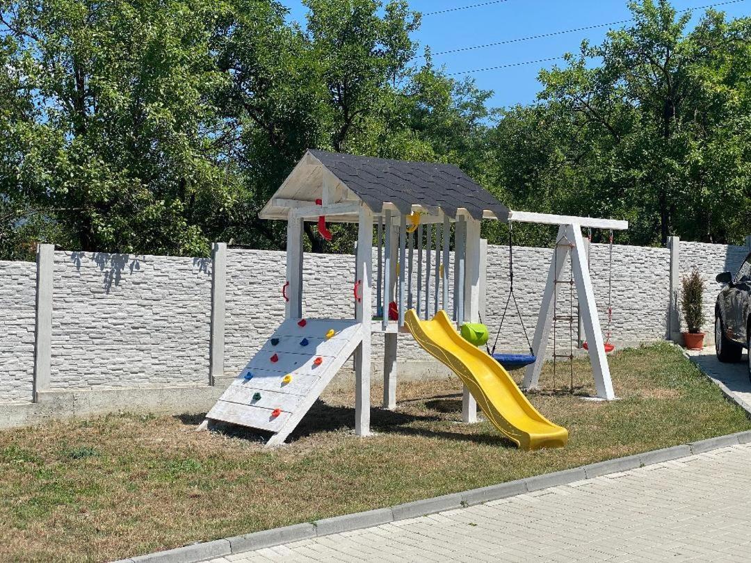 Green Hill Villa Кэлимэнешти Экстерьер фото